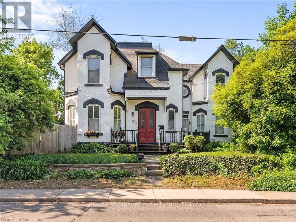 Photo 2 of 19 Canada Street, Hamilton ON
