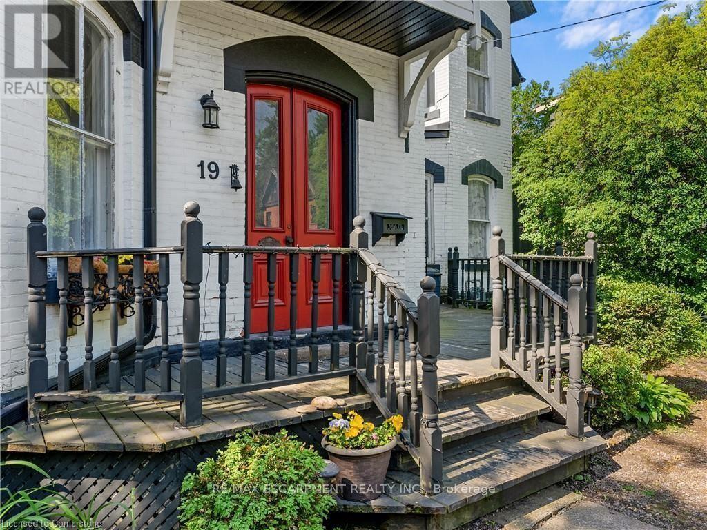 Photo 3 of 19 Canada Street, Hamilton ON