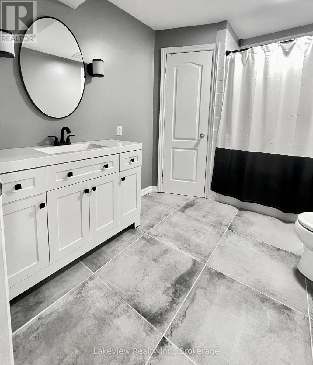 Photo 4 of 31 Cleopatra Court, Orillia ON