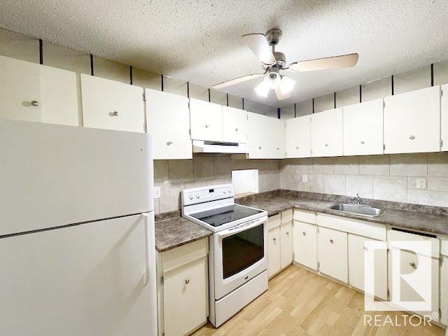 Photo 16 of 5 3803 76 St Nw, Edmonton AB