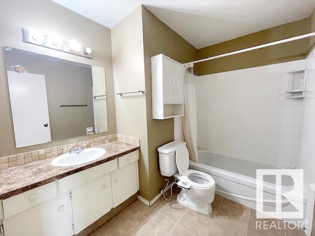 Photo 7 of 5 3803 76 St Nw, Edmonton AB