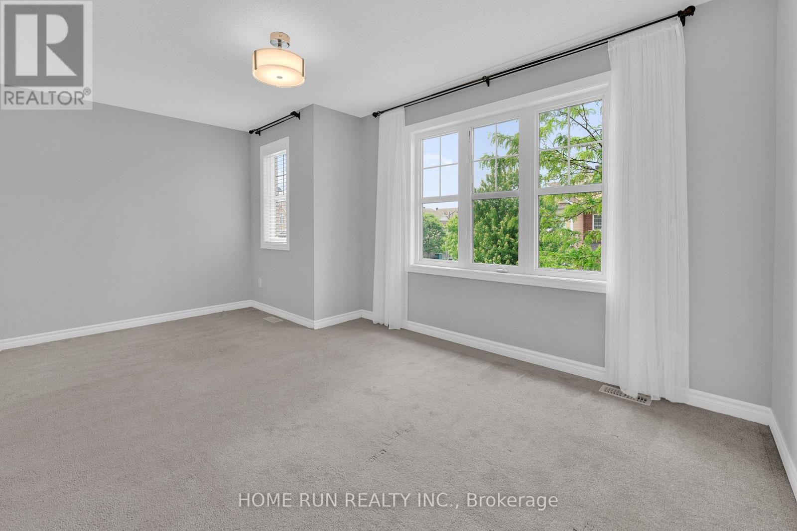 Photo 3 of 335 Gallantry Way, Ottawa ON