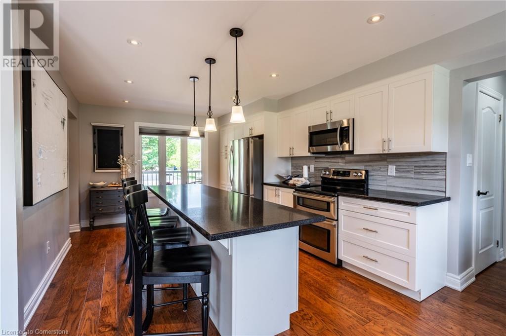 Photo 14 of 19 Savona Crescent, Hamilton ON