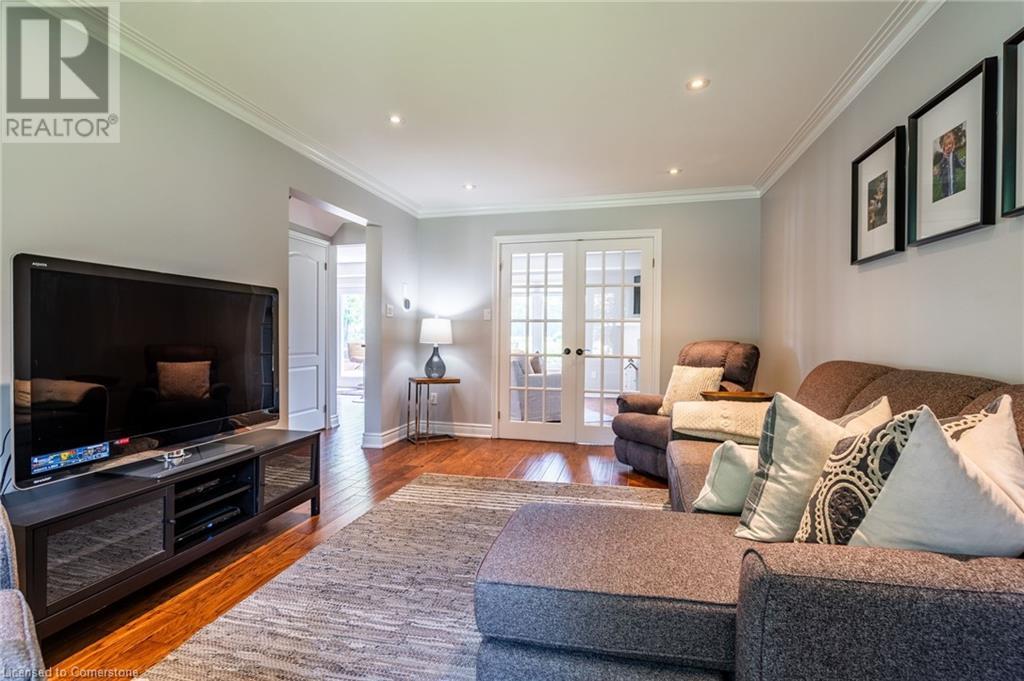 Photo 8 of 19 Savona Crescent, Hamilton ON