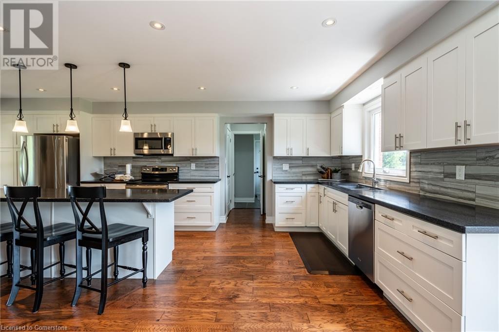 Photo 13 of 19 Savona Crescent, Hamilton ON