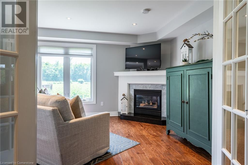 Photo 9 of 19 Savona Crescent, Hamilton ON