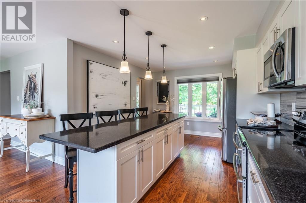 Photo 15 of 19 Savona Crescent, Hamilton ON