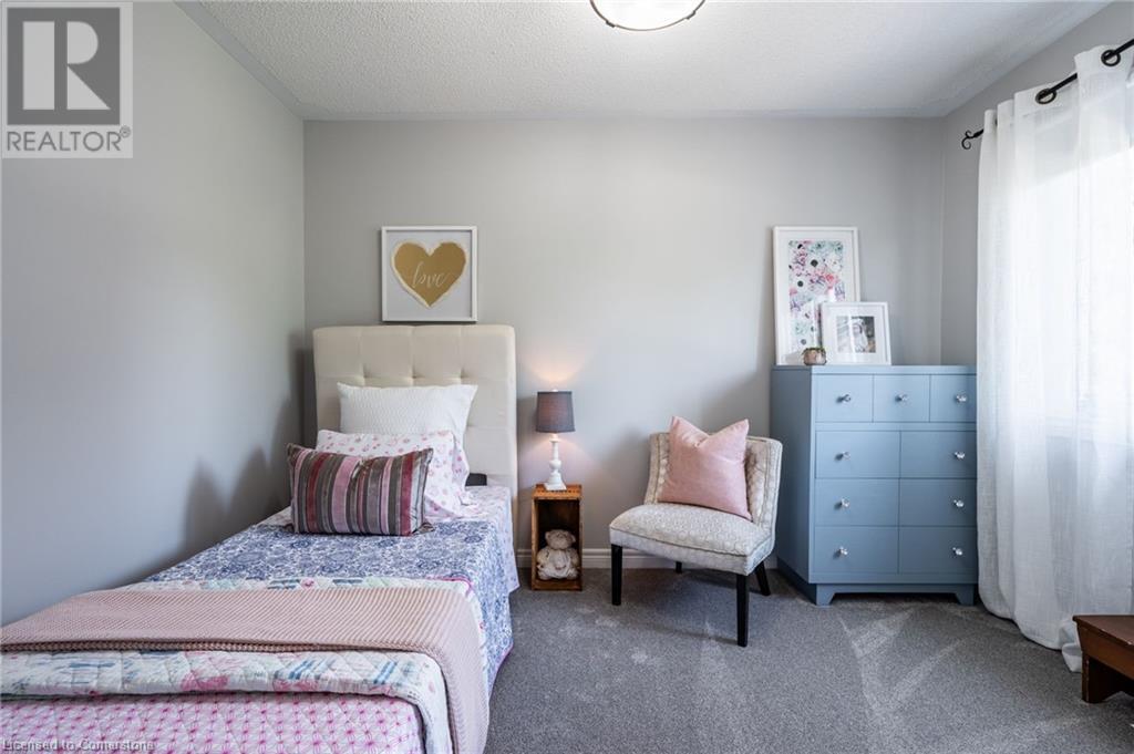Photo 23 of 19 Savona Crescent, Hamilton ON