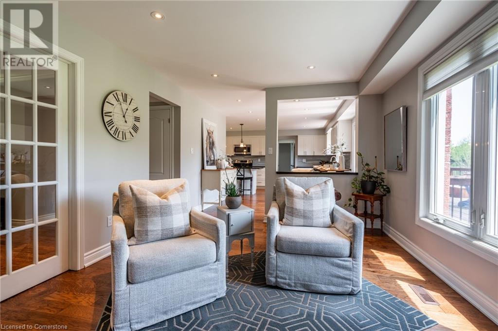 Photo 10 of 19 Savona Crescent, Hamilton ON