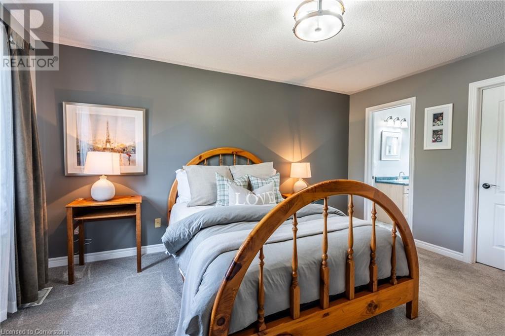Photo 30 of 19 Savona Crescent, Hamilton ON