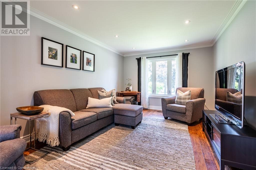 Photo 7 of 19 Savona Crescent, Hamilton ON