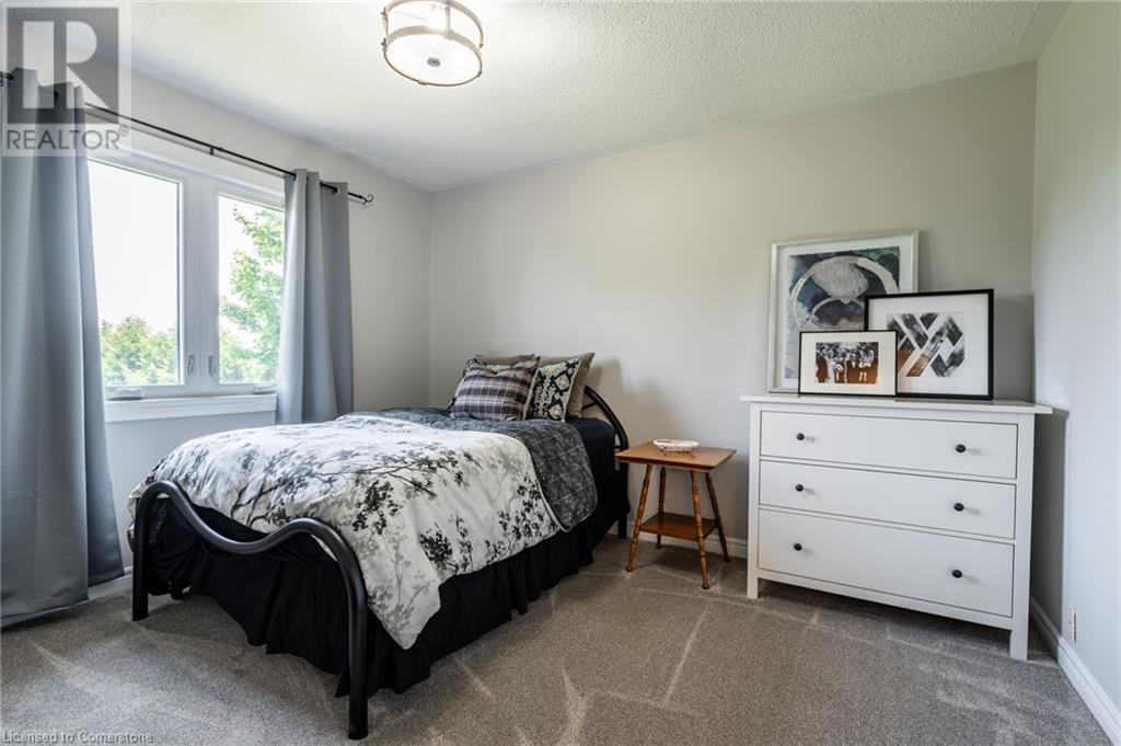 Photo 25 of 19 Savona Crescent, Hamilton ON