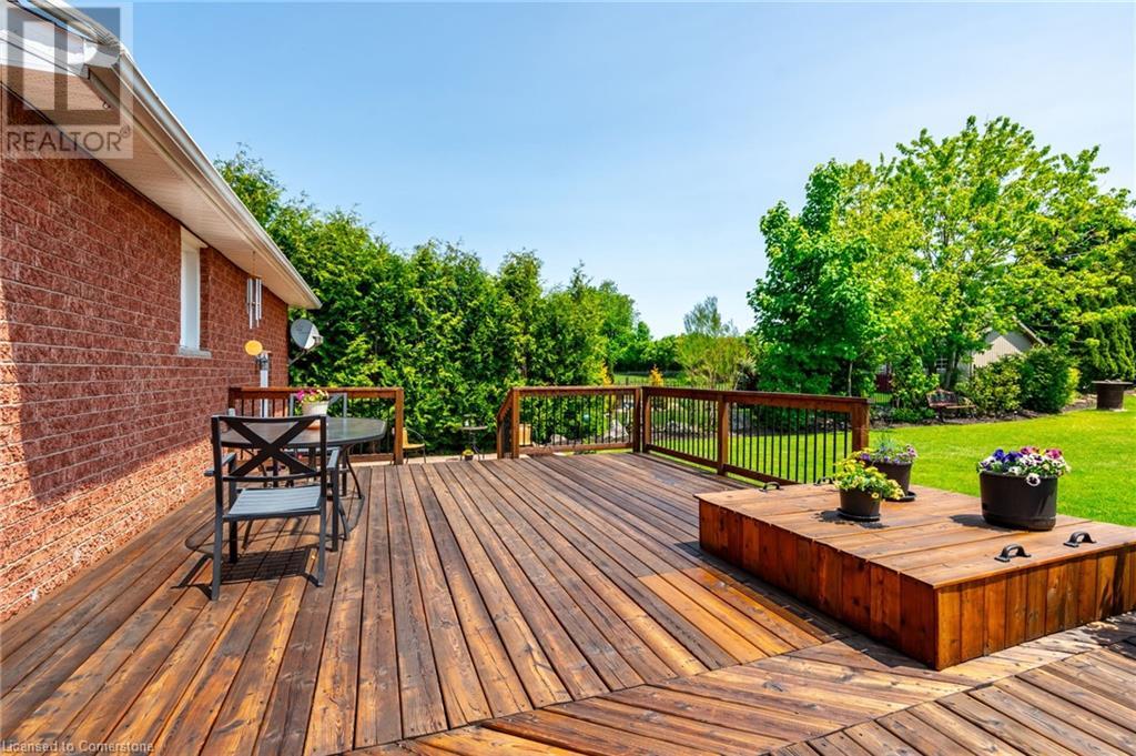 Photo 38 of 19 Savona Crescent, Hamilton ON