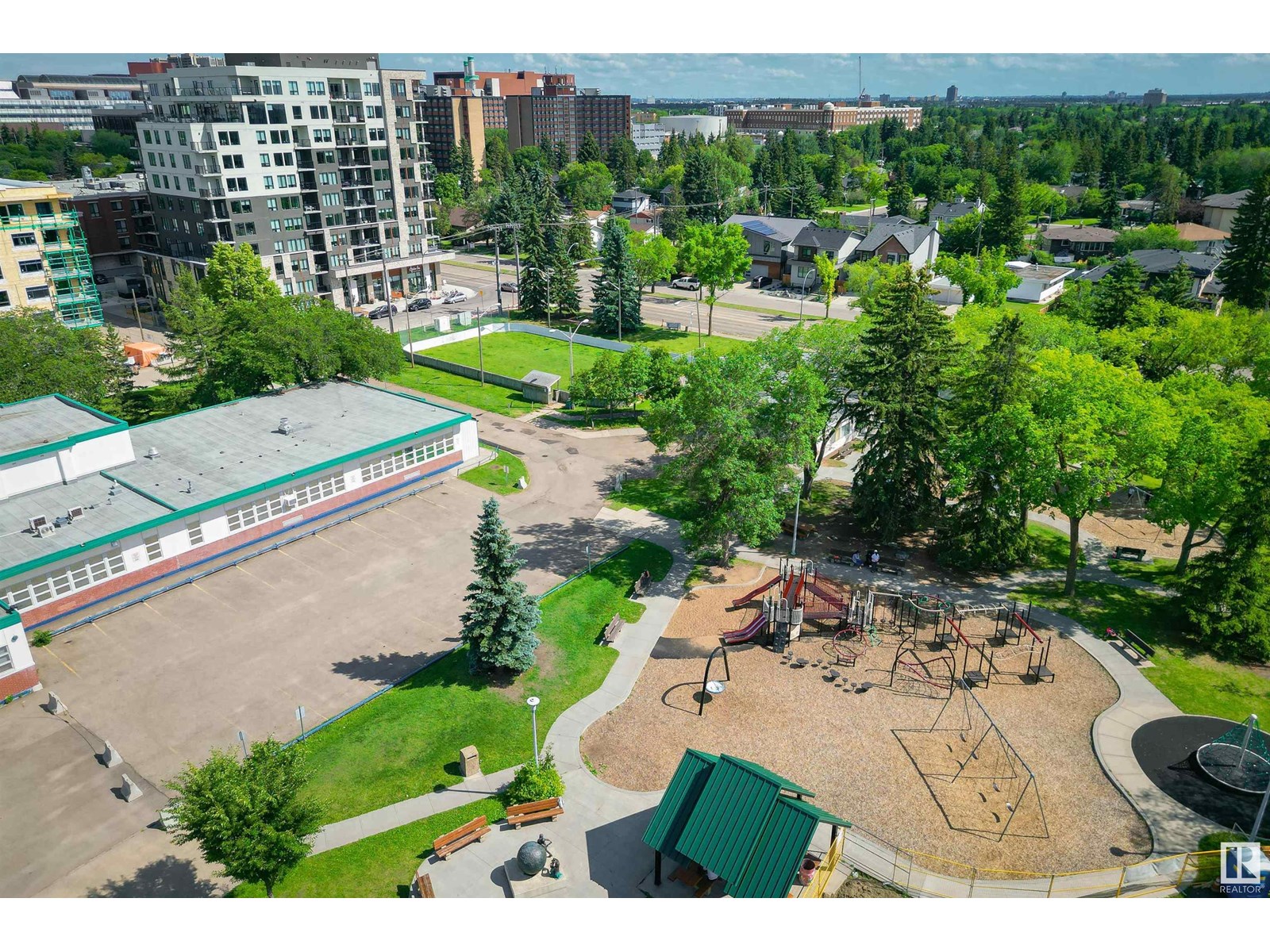 Photo 12 of 8413 118 St Nw, Edmonton AB