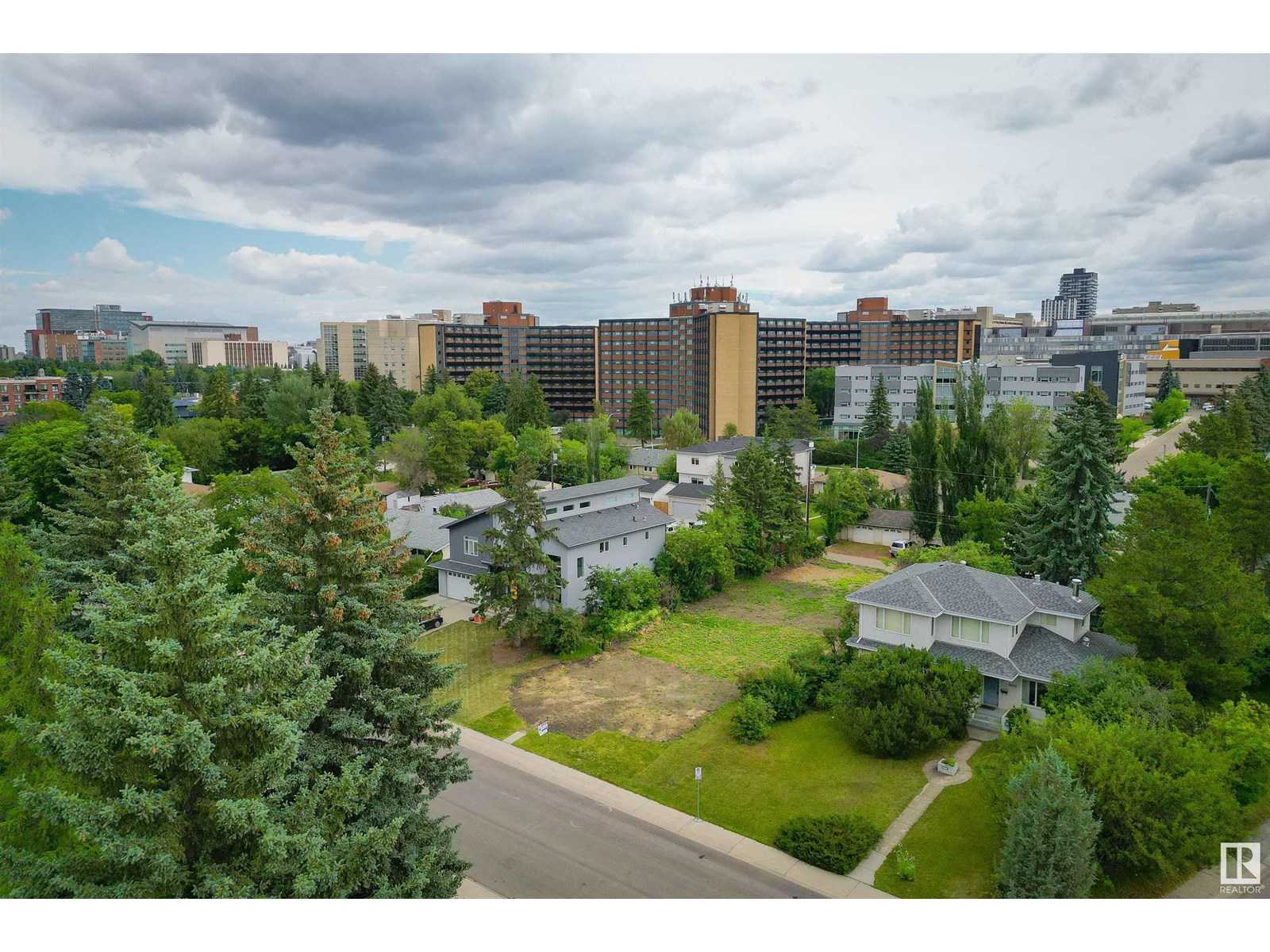 Photo 5 of 8413 118 St Nw, Edmonton AB