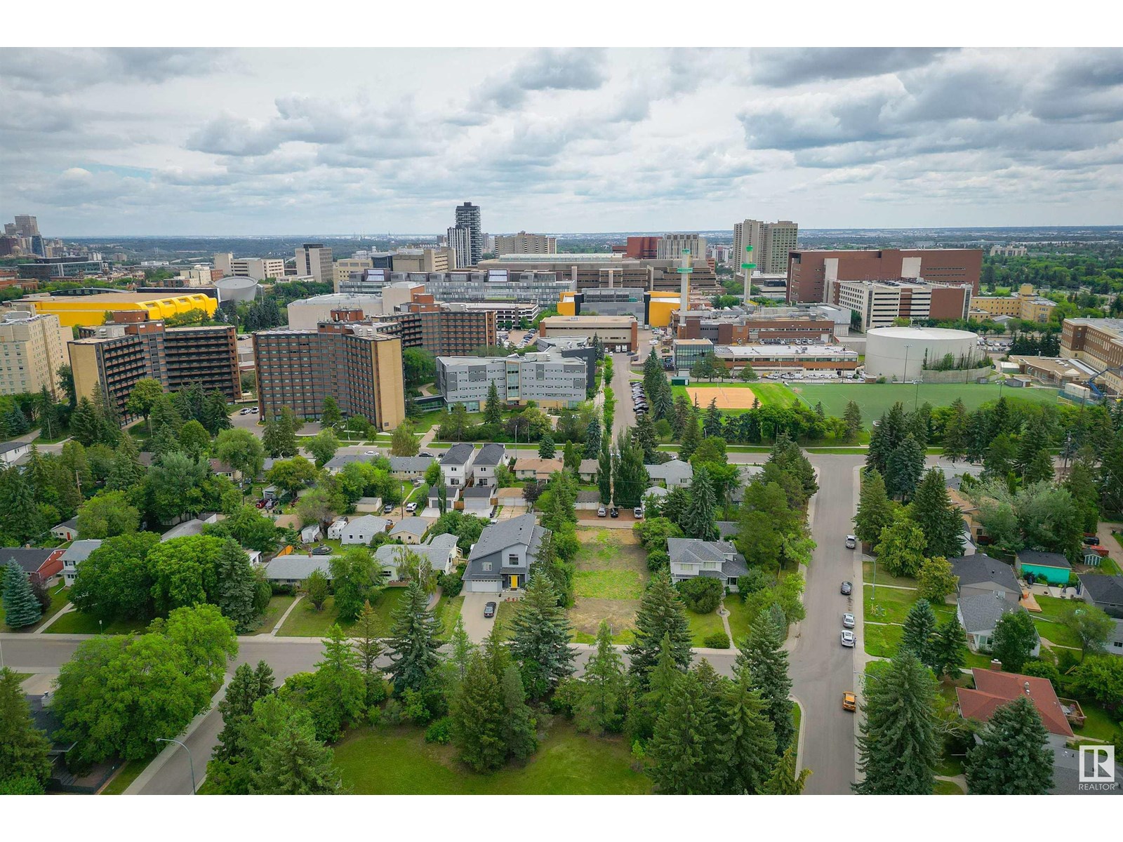 Photo 18 of 8413 118 St Nw, Edmonton AB