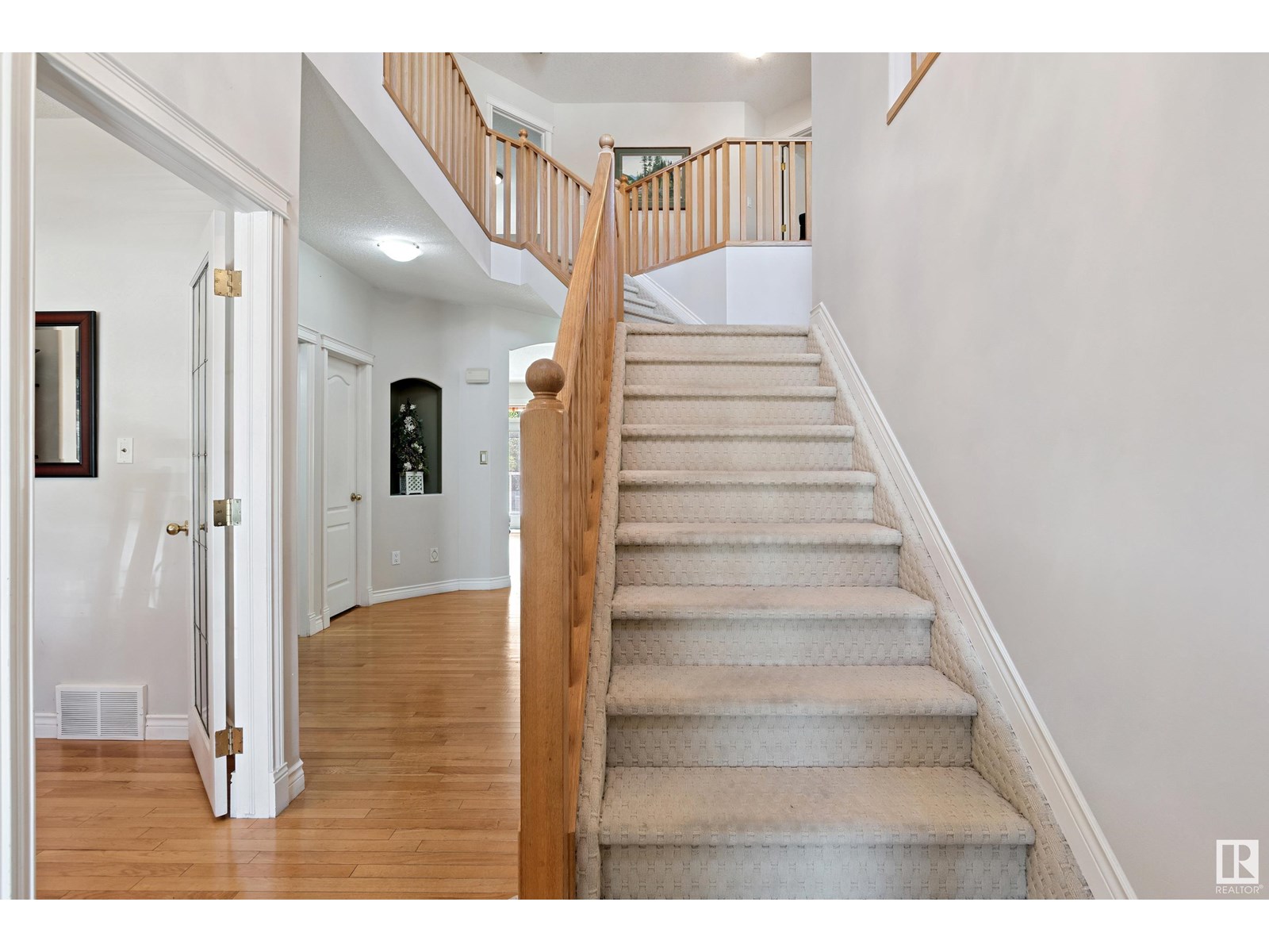 Photo 24 of 617 Dalhousie Cr Nw, Edmonton AB