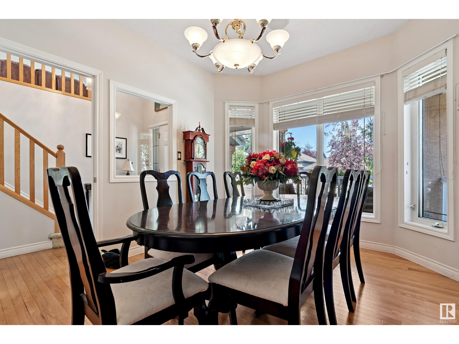 Photo 17 of 617 Dalhousie Cr Nw, Edmonton AB