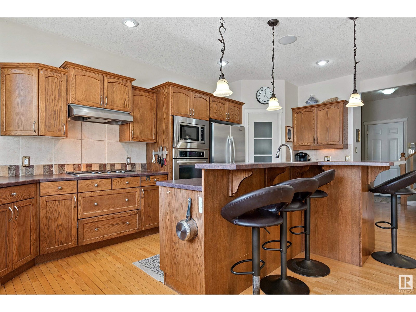 Photo 9 of 617 Dalhousie Cr Nw, Edmonton AB