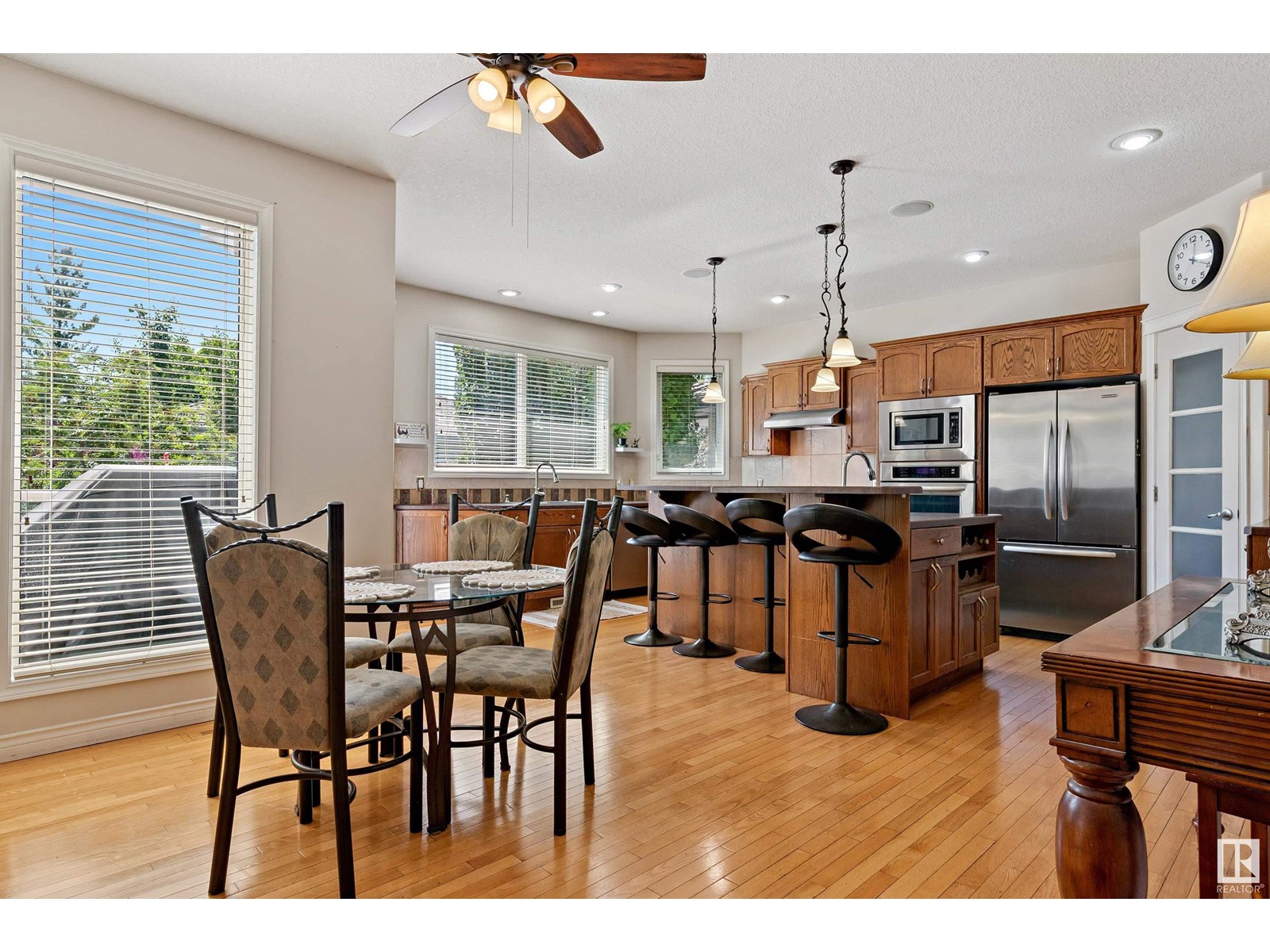 Photo 11 of 617 Dalhousie Cr Nw, Edmonton AB