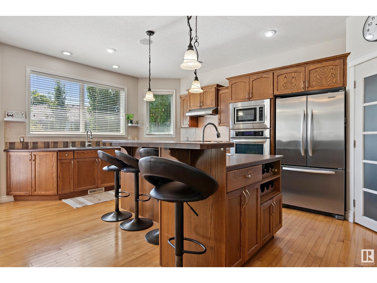 Photo 6 of 617 Dalhousie Cr Nw, Edmonton AB