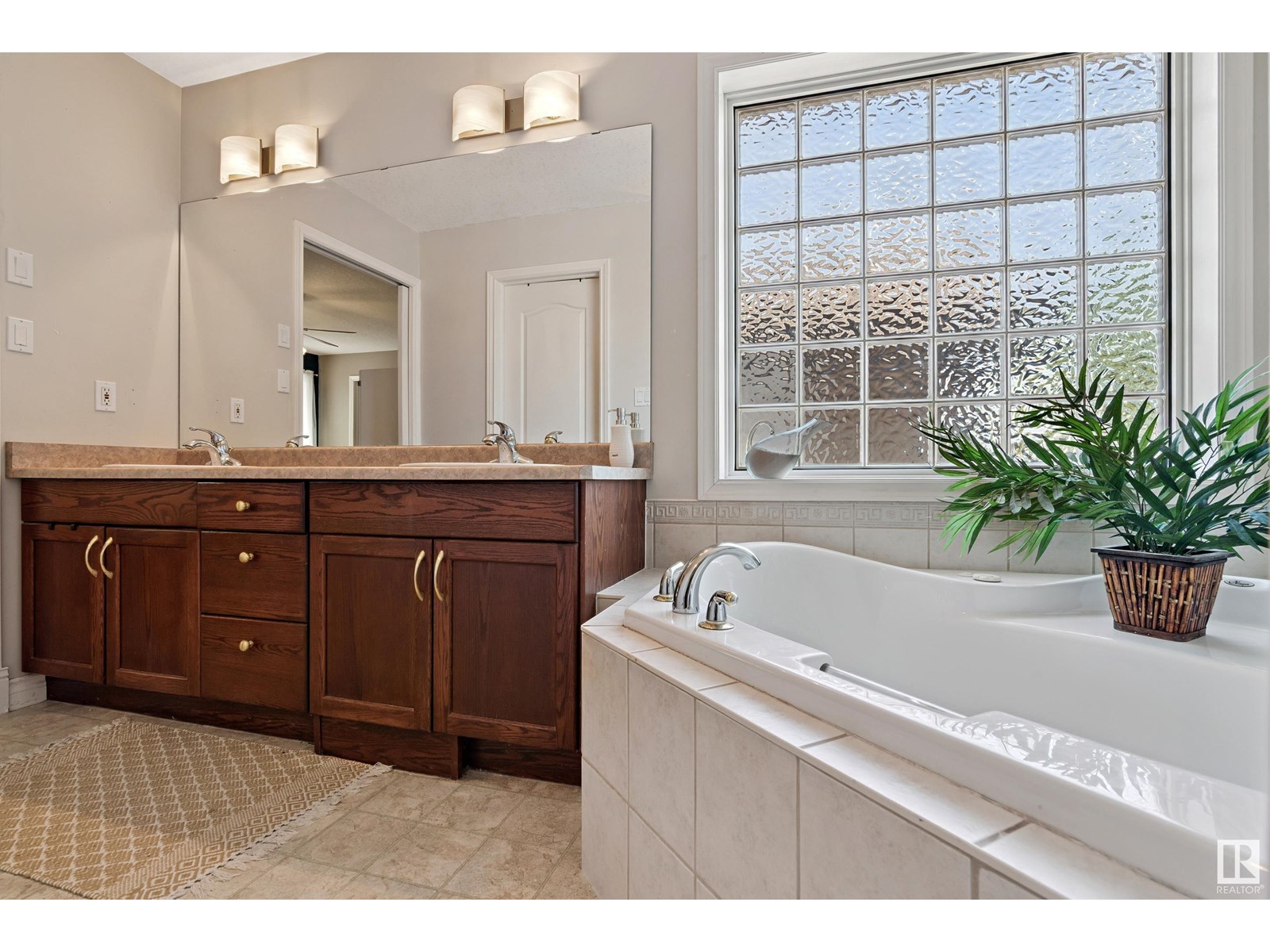 Photo 31 of 617 Dalhousie Cr Nw, Edmonton AB