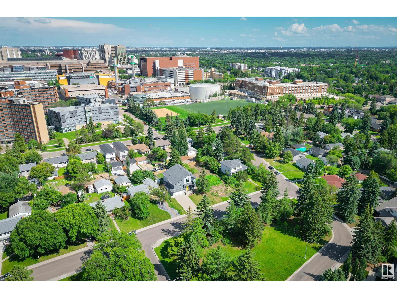 Photo 14 of 8413 118 St Nw, Edmonton AB