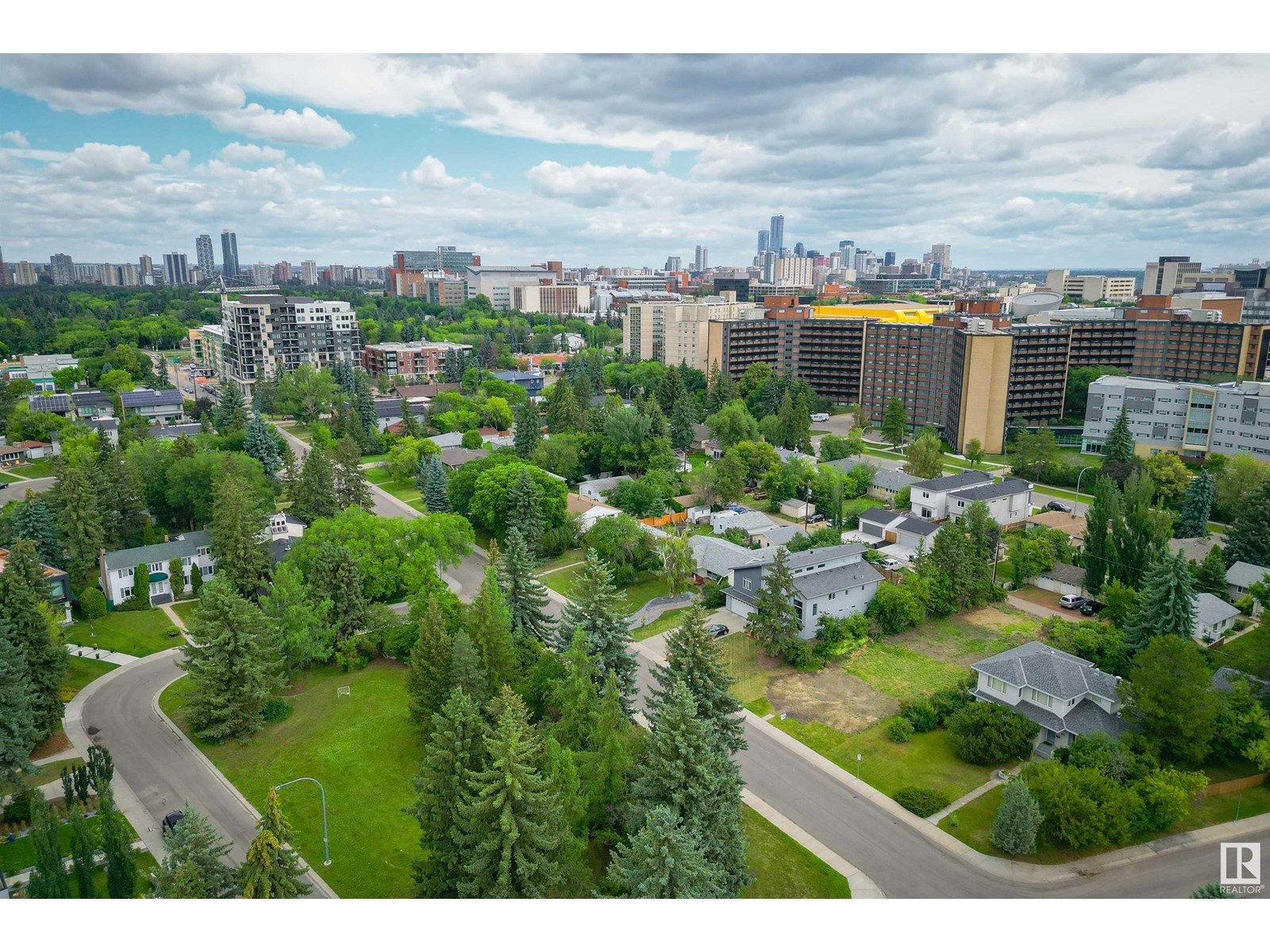 Photo 6 of 8413 118 St Nw, Edmonton AB