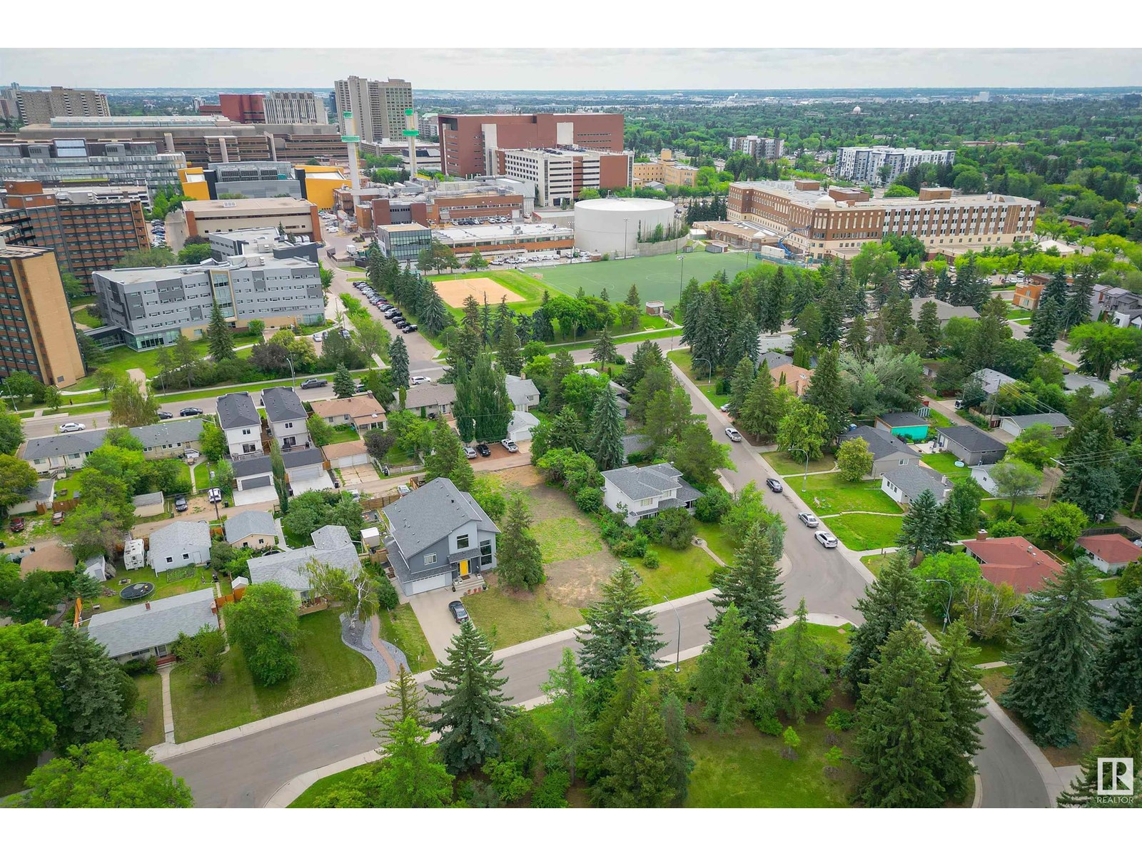 Photo 21 of 8413 118 St Nw, Edmonton AB