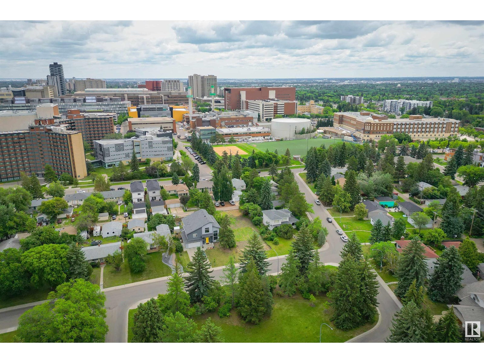 Photo 10 of 8413 118 St Nw, Edmonton AB