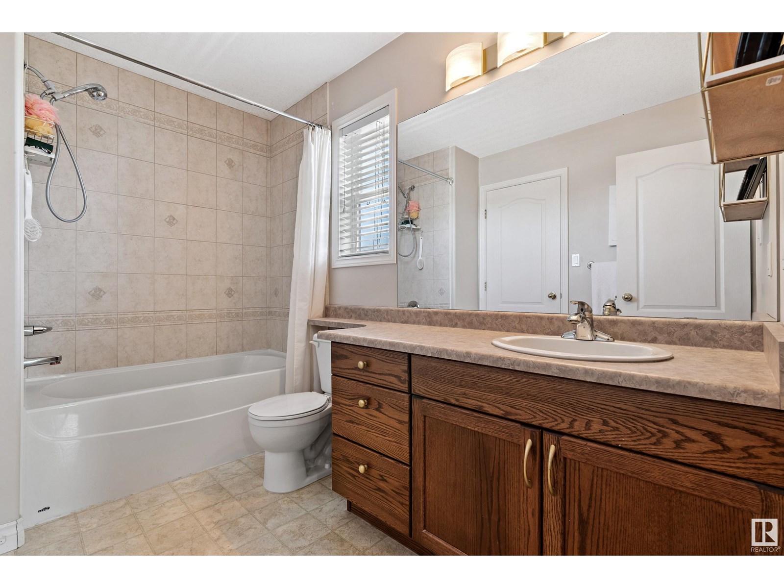Photo 35 of 617 Dalhousie Cr Nw, Edmonton AB