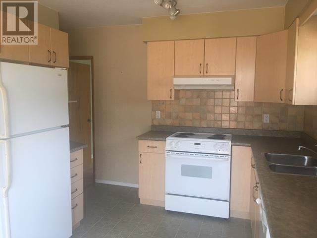 Photo 4 of 5336 Rhodes Street, Vancouver BC