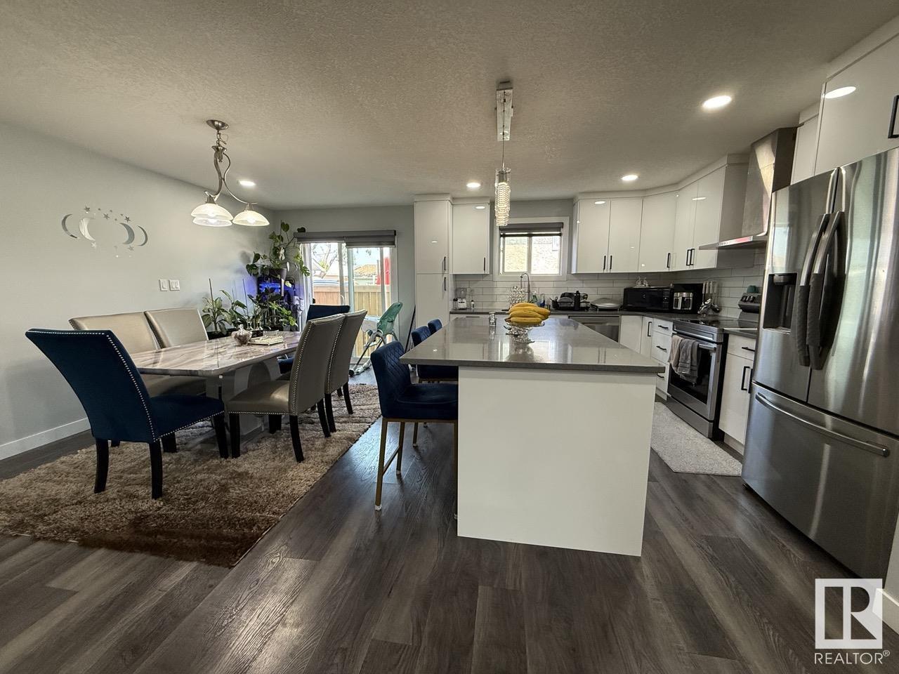 Photo 10 of 632 Warwick Rd Nw, Edmonton AB