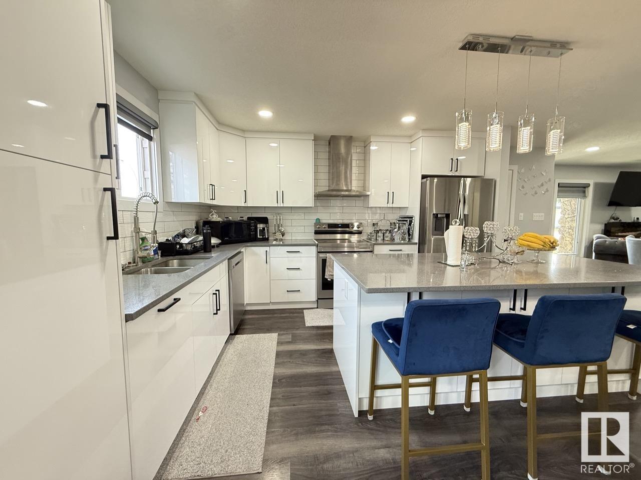 Photo 11 of 632 Warwick Rd Nw, Edmonton AB