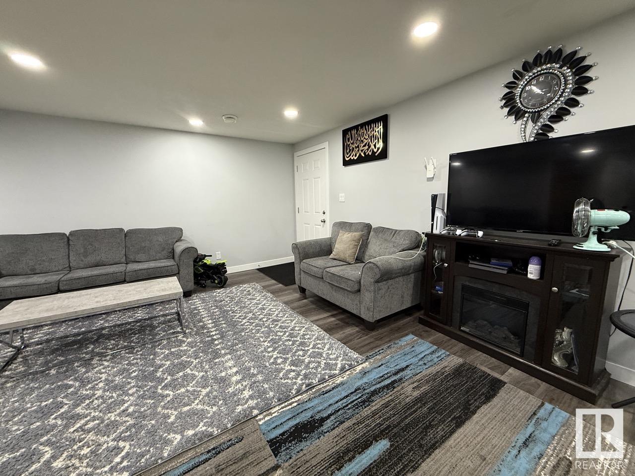 Photo 26 of 632 Warwick Rd Nw, Edmonton AB