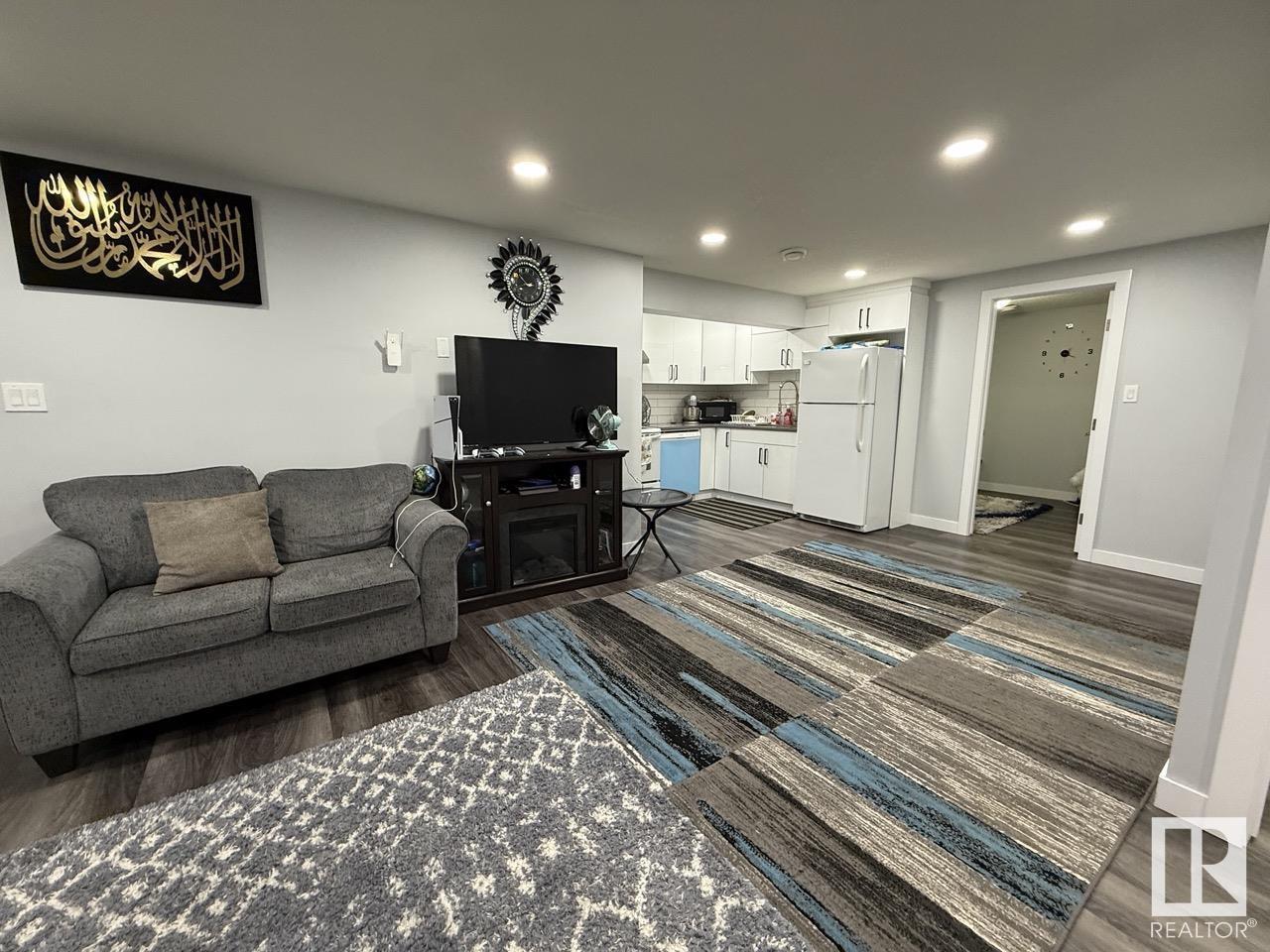 Photo 27 of 632 Warwick Rd Nw, Edmonton AB