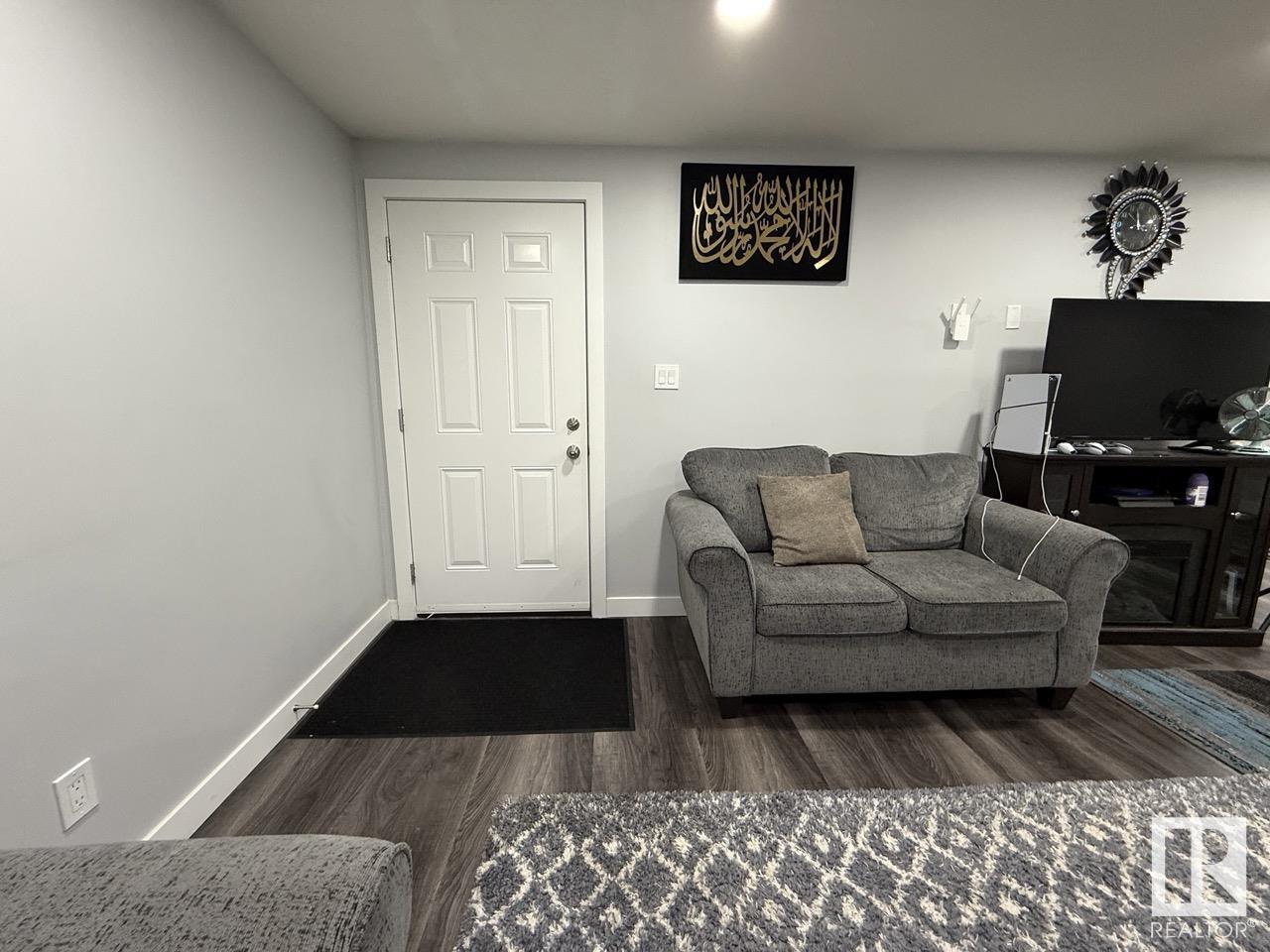 Photo 39 of 632 Warwick Rd Nw, Edmonton AB