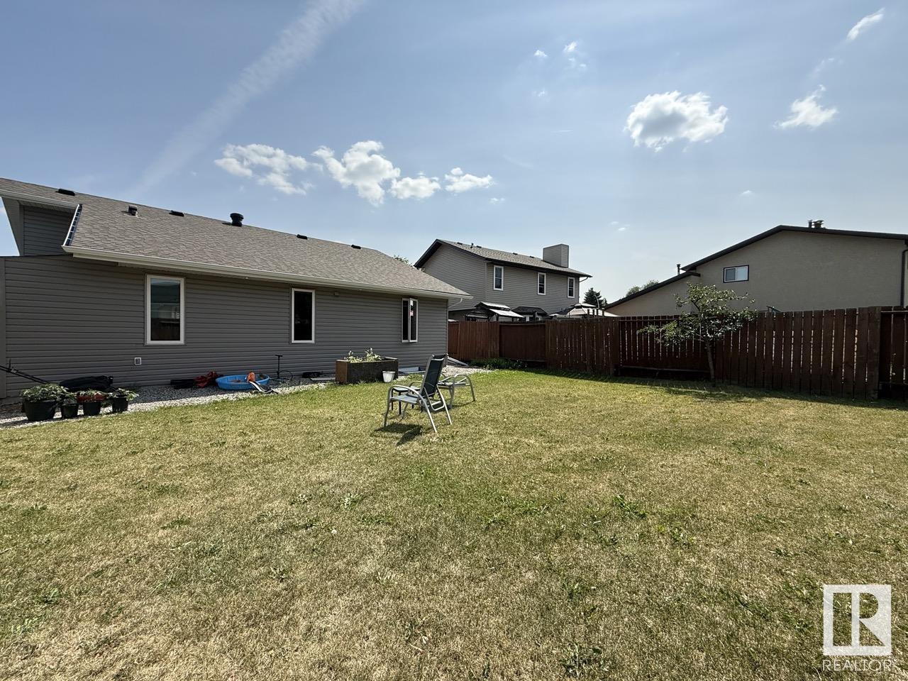 Photo 42 of 632 Warwick Rd Nw, Edmonton AB