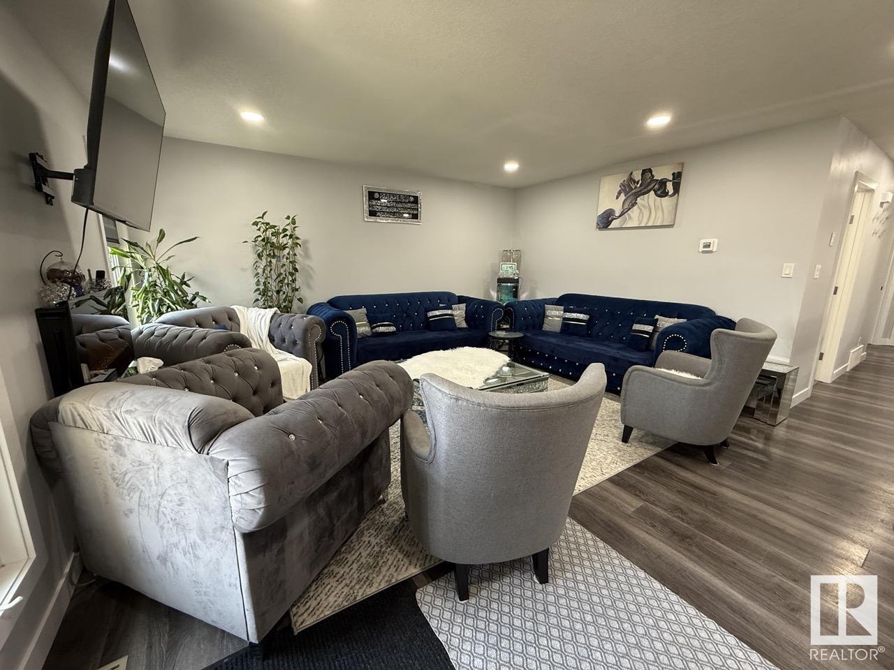 Photo 7 of 632 Warwick Rd Nw, Edmonton AB
