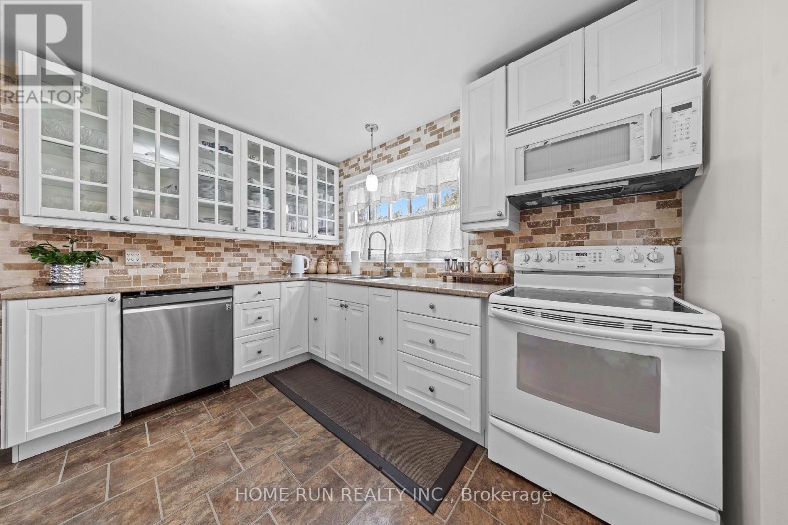 Photo 25 of 44 Knoxdale Road, Ottawa ON