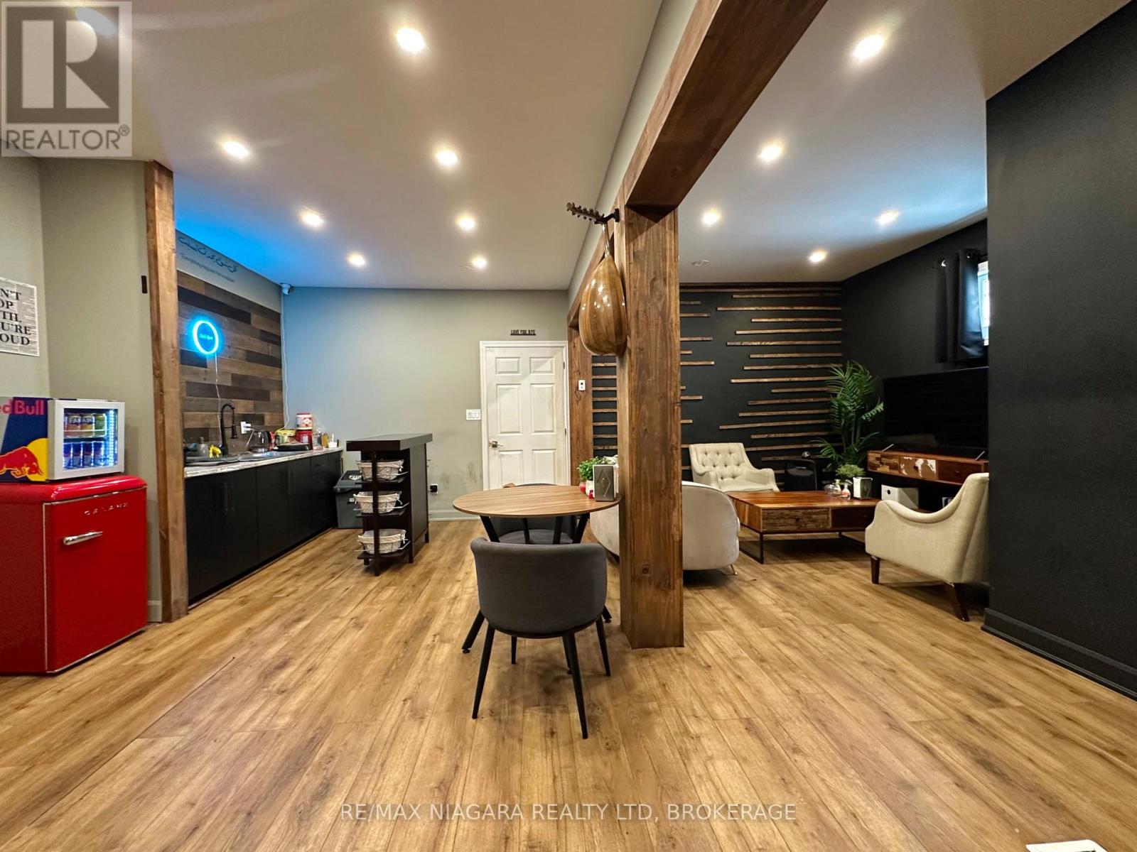 Photo 15 of 5842 Ferry Street, Niagara Falls ON