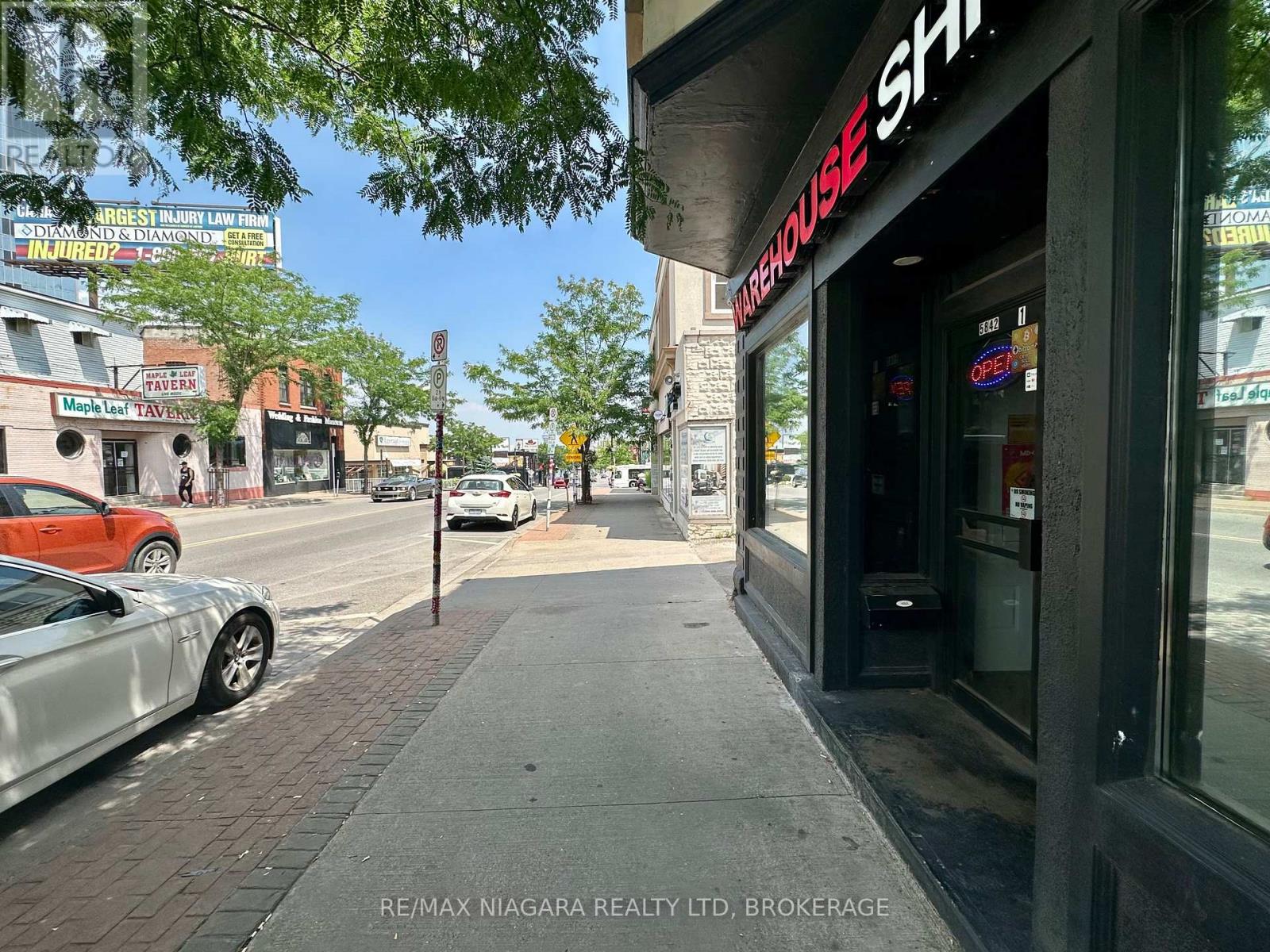 Photo 3 of 5842 Ferry Street, Niagara Falls ON