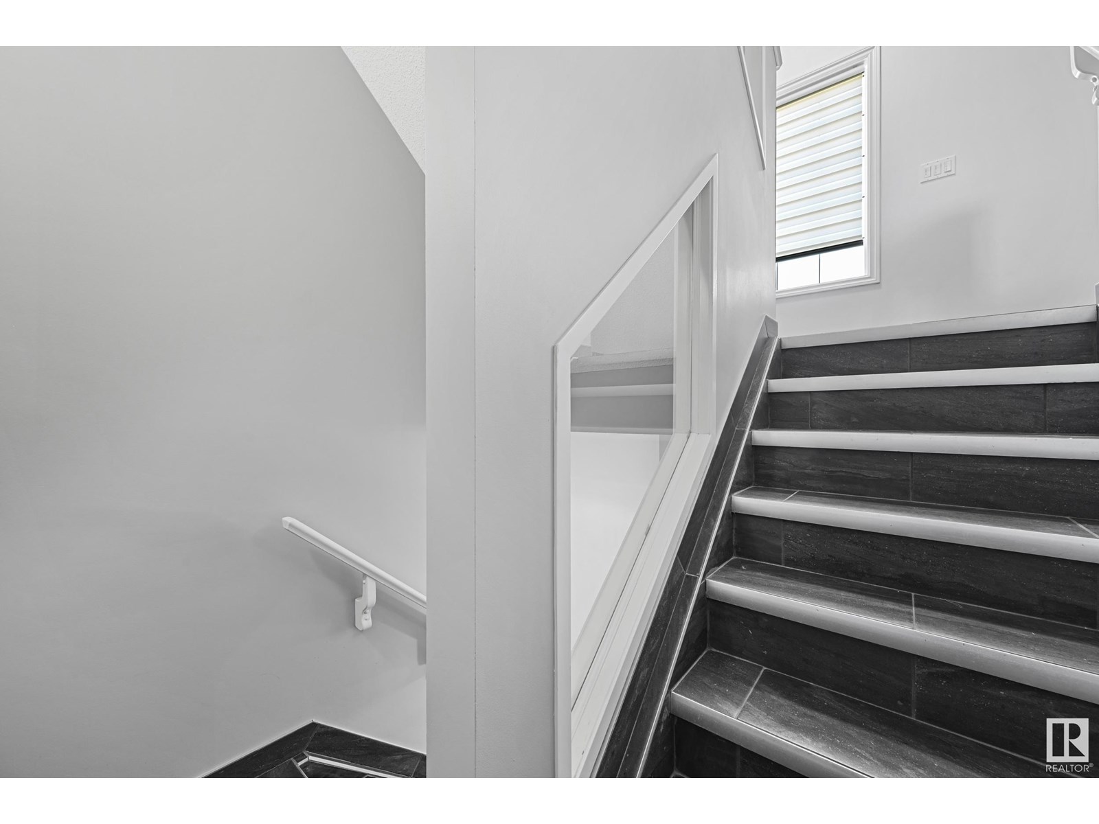 Photo 12 of 91 13825 155 Ave Nw, Edmonton AB
