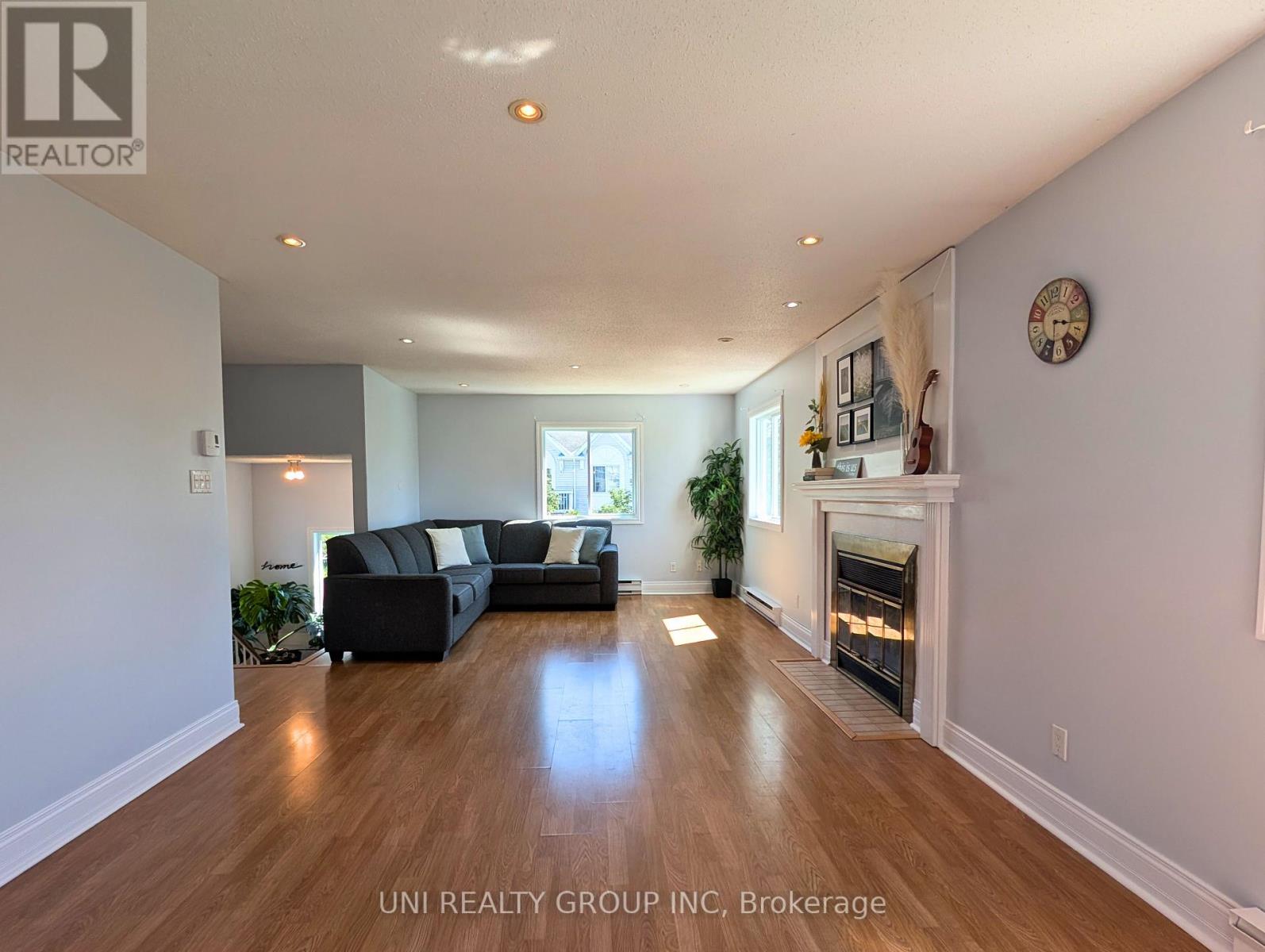 Photo 23 of 120 Castlegreen Private, Ottawa ON