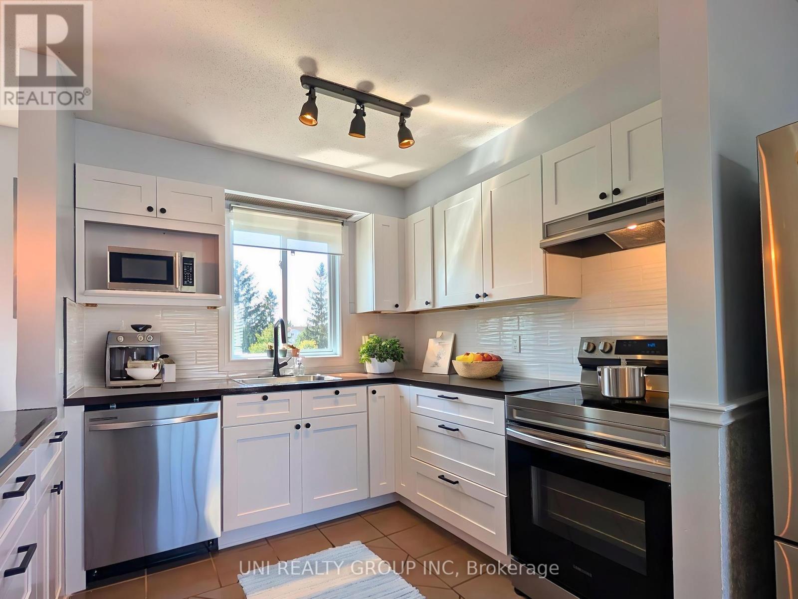 Photo 39 of 120 Castlegreen Private, Ottawa ON