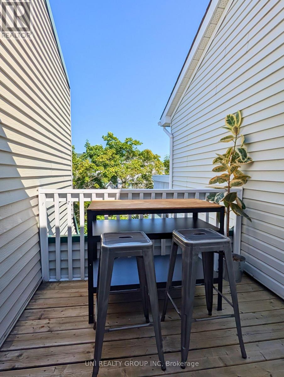 Photo 17 of 120 Castlegreen Private, Ottawa ON