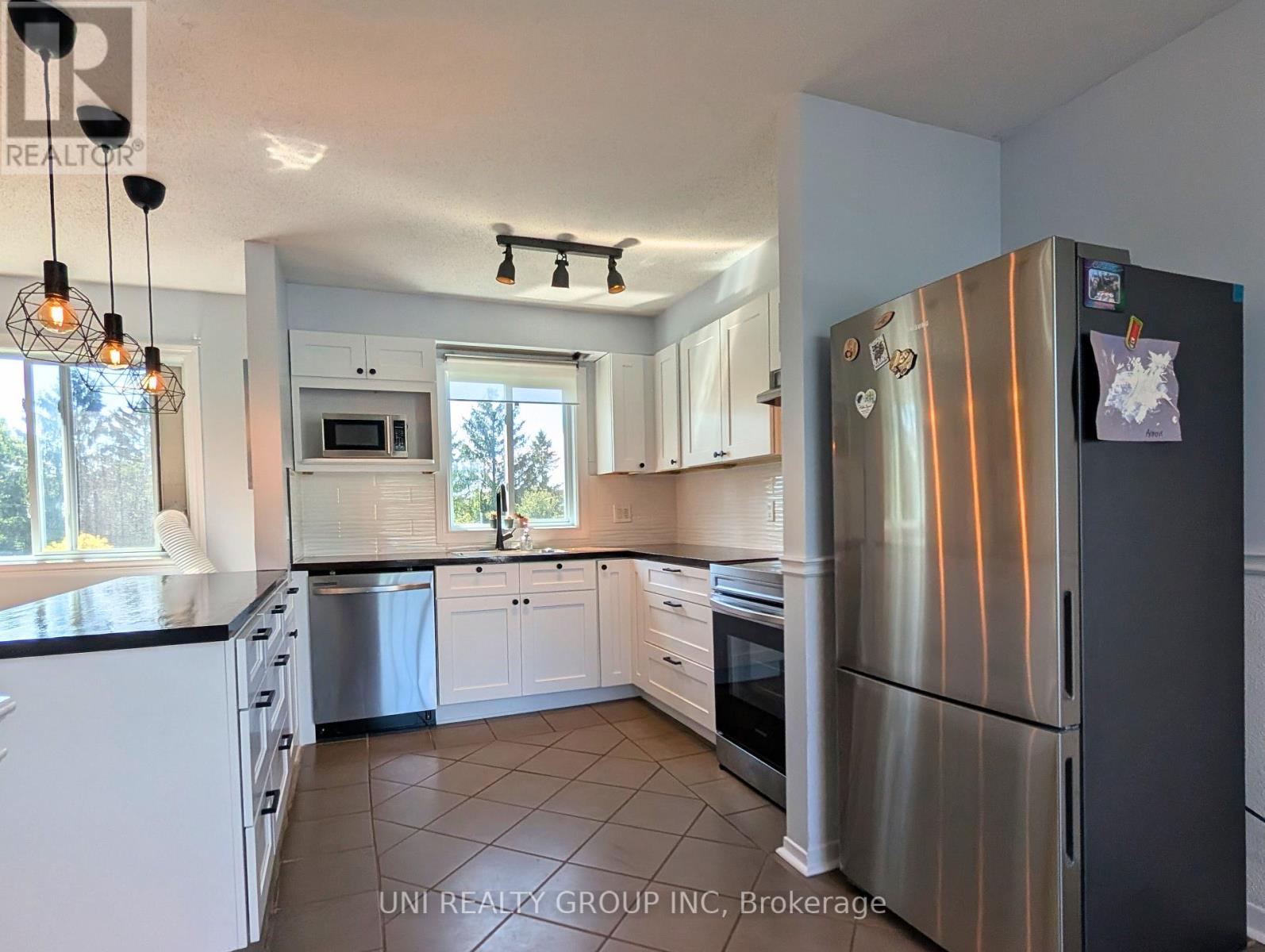 Photo 5 of 120 Castlegreen Private, Ottawa ON