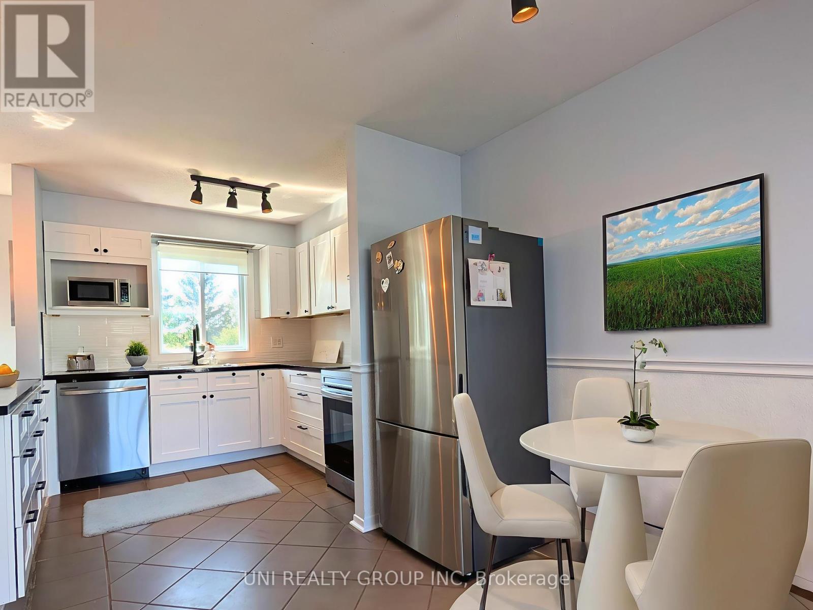 Photo 44 of 120 Castlegreen Private, Ottawa ON
