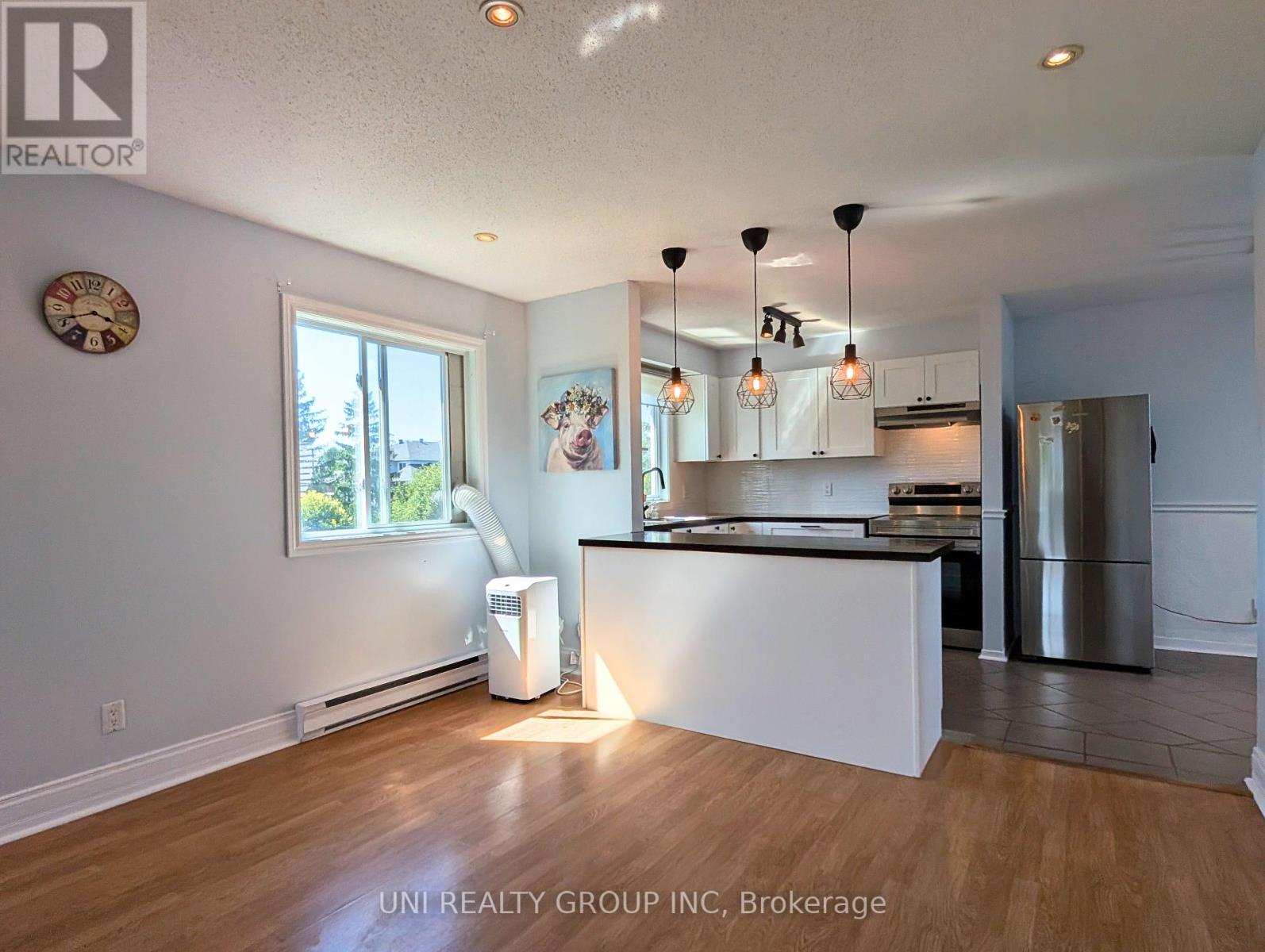 Photo 11 of 120 Castlegreen Private, Ottawa ON