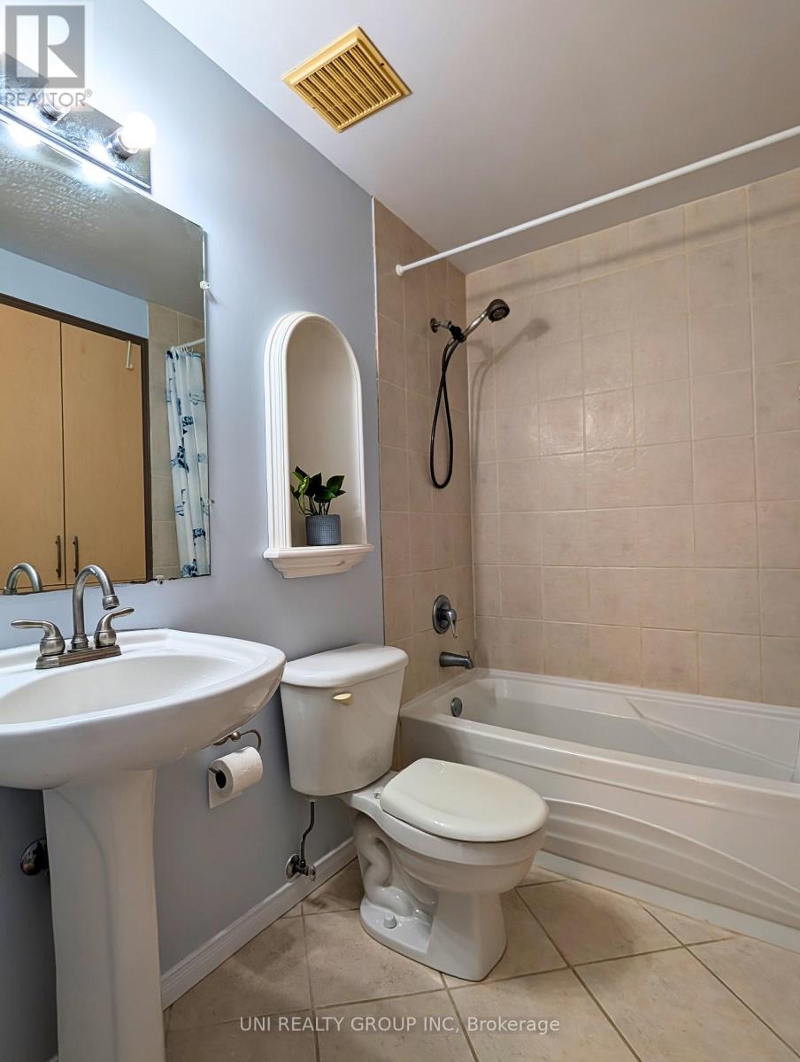 Photo 1 of 120 Castlegreen Private, Ottawa ON